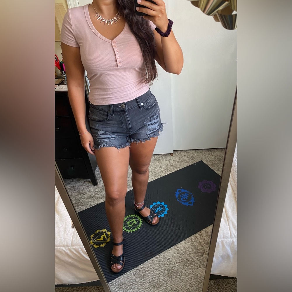 Pink Rose - Mauve Pink Ribbed Crop Top With Buttons - Size Medium